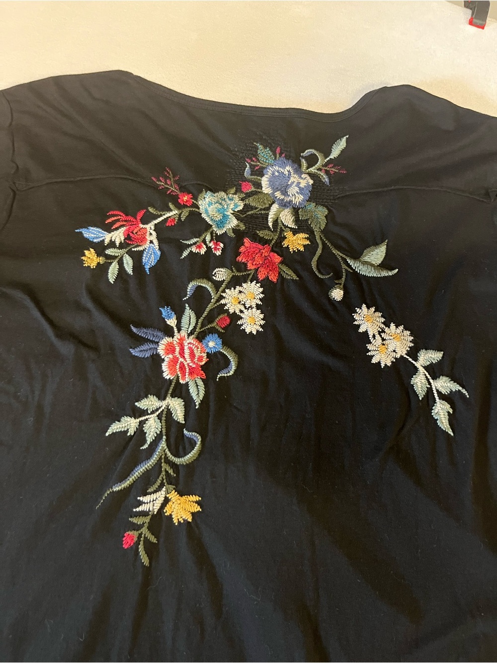 Johnny Was Embroidered Floral Tunic Top Black Cotton Boho Women’s L V Neck - Picture 9 of 11